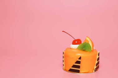 Doğum günü pastası üzerinde arka plan rengini