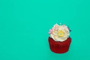 Doğum günü pastası üzerinde arka plan rengini