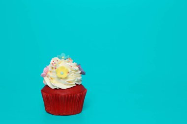 Doğum günü pastası üzerinde arka plan rengini