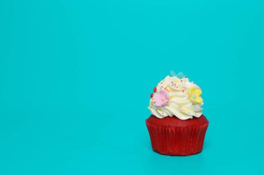 Doğum günü pastası üzerinde arka plan rengini