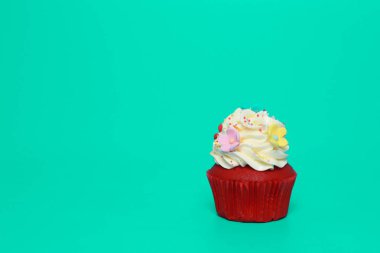 Doğum günü pastası üzerinde arka plan rengini