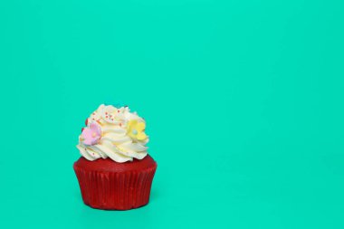 Doğum günü pastası üzerinde arka plan rengini