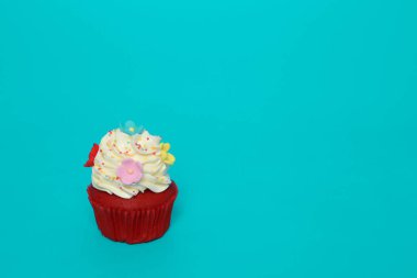 Doğum günü pastası üzerinde arka plan rengini