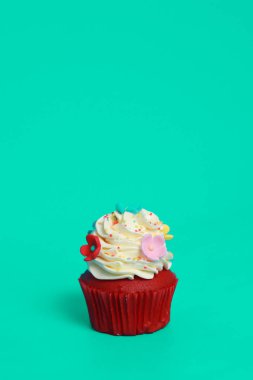 Doğum günü pastası üzerinde arka plan rengini