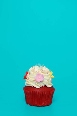 Doğum günü pastası üzerinde arka plan rengini