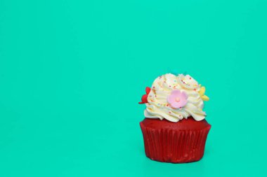 Doğum günü pastası üzerinde arka plan rengini