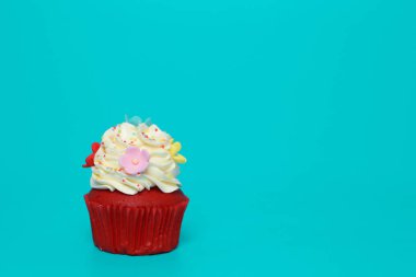 Doğum günü pastası üzerinde arka plan rengini