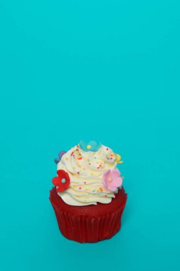 Doğum günü pastası üzerinde arka plan rengini