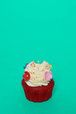 Doğum günü pastası üzerinde arka plan rengini