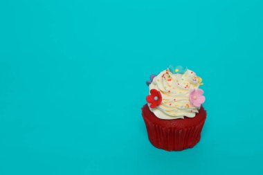 Doğum günü pastası üzerinde arka plan rengini