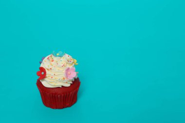 Doğum günü pastası üzerinde arka plan rengini