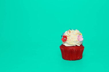 Doğum günü pastası üzerinde arka plan rengini