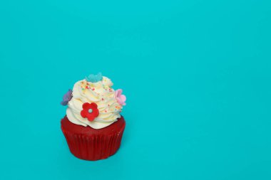 Doğum günü pastası üzerinde arka plan rengini