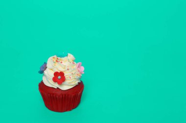 Doğum günü pastası üzerinde arka plan rengini