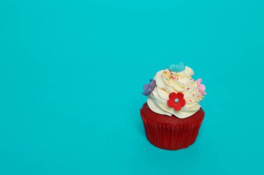 Doğum günü pastası üzerinde arka plan rengini