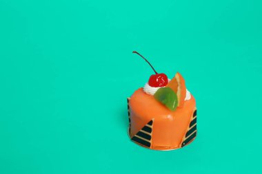 Doğum günü pastası üzerinde arka plan rengini