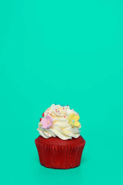 Geburtstagstorte Auf Farbe Für Den Hintergrund — Stockfoto