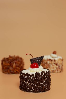 Doğum günü pastası üzerinde arka plan rengini