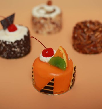 Doğum günü pastası üzerinde arka plan rengini