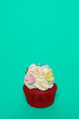 Doğum günü pastası üzerinde arka plan rengini