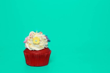 Doğum günü pastası üzerinde arka plan rengini