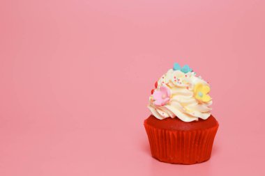 Doğum günü pastası üzerinde arka plan rengini