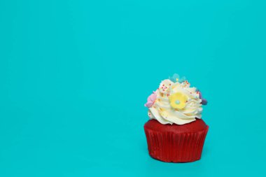 Doğum günü pastası üzerinde arka plan rengini