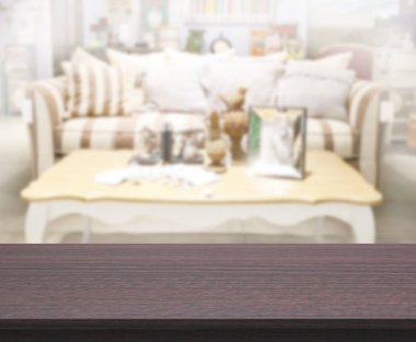 Arka planın Masa Üstü ve Bulanık Oturma Odası