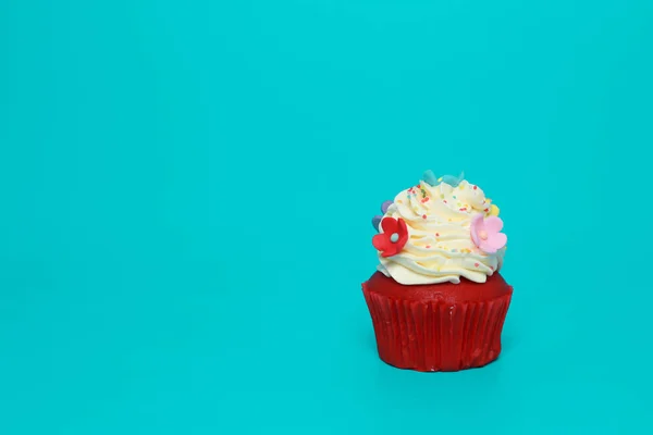 Gâteau Anniversaire Sur Couleur Pour Fond — Photo