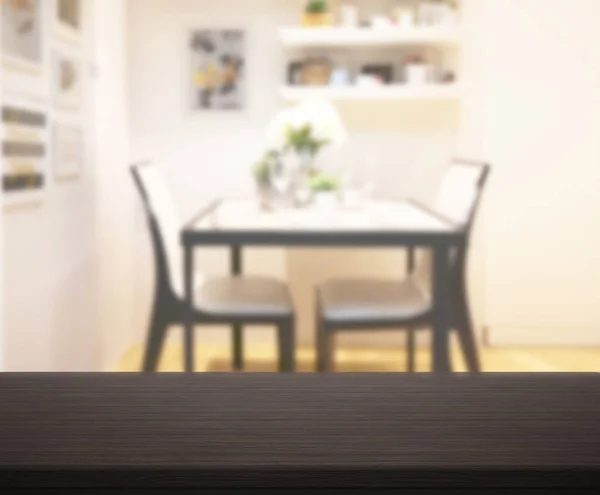 テーブルトップと背景のぼかしダイニングルーム — ストック写真