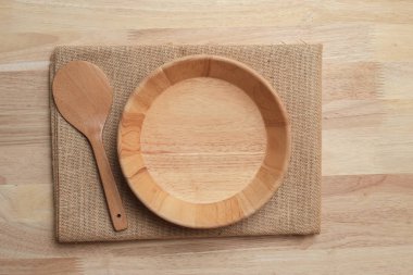 ahşap masa üstü arka planı için mutfak gereçleri ile