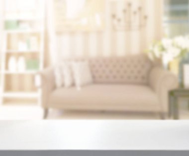 Arka planın Masa Üstü ve Bulanık Oturma Odası