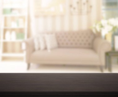 Arka planın Masa Üstü ve Bulanık Oturma Odası