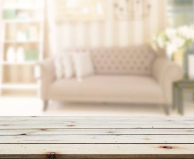 Arka planın Masa Üstü ve Bulanık Oturma Odası