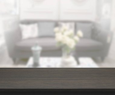 Arka planın Masa Üstü ve Bulanık Oturma Odası