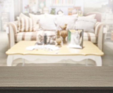 Arka planın Masa Üstü ve Bulanık Oturma Odası