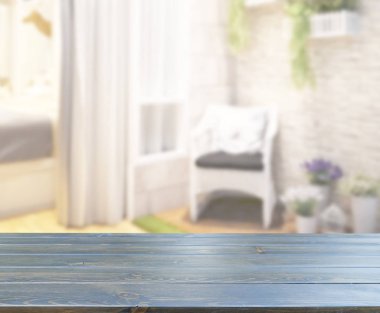 Arka planın Masa Üstü ve Bulanık Oturma Odası