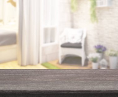 Arka planın Masa Üstü ve Bulanık Oturma Odası