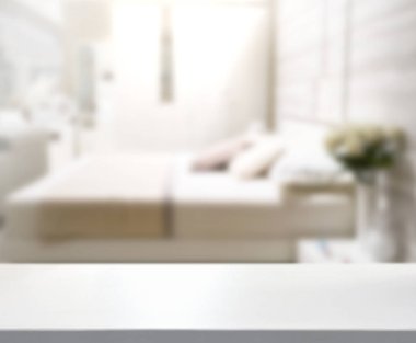 Masa üstü ve bulanıklık arka planda yatak odası