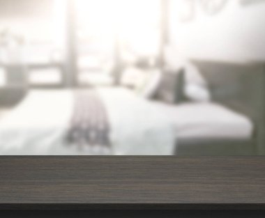 Masa üstü ve bulanıklık arka planda yatak odası