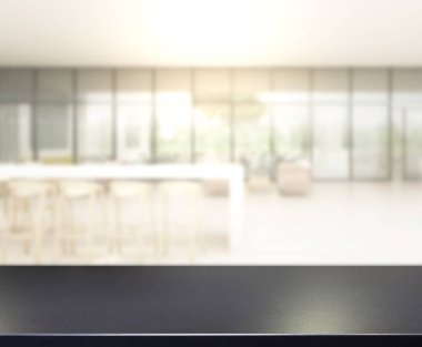 Arka plandaki masa üstü ve bulanık restoran