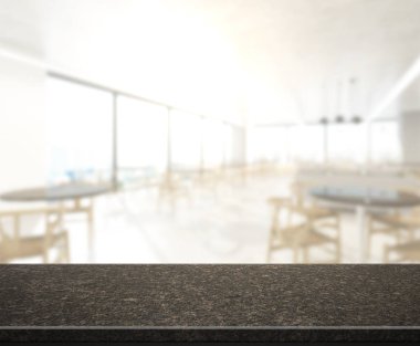 Arka plandaki masa üstü ve bulanık restoran