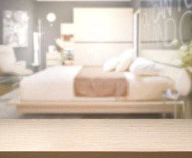 Masa üstü ve bulanıklık arka planda yatak odası