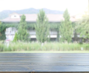 Top masa ve bina, arka plan bulanıklık