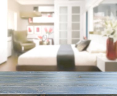 Masa üstü ve bulanıklık arka planda yatak odası