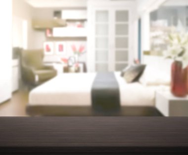 Masa üstü ve bulanıklık arka planda yatak odası
