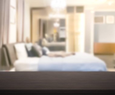 Masa üstü ve bulanıklık arka planda yatak odası