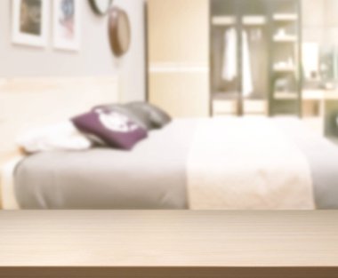 Masa üstü ve bulanıklık arka planda yatak odası