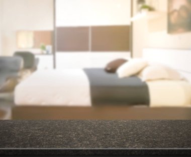 Masa üstü ve bulanıklık arka planda yatak odası