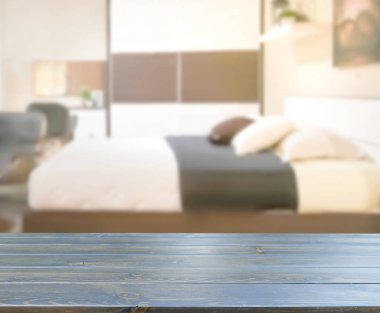 Masa üstü ve bulanıklık arka planda yatak odası